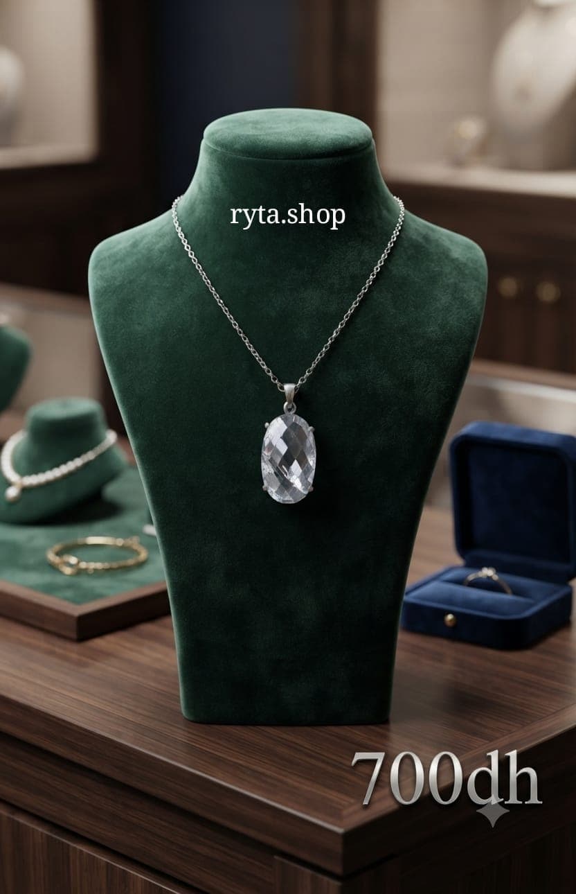 Collier avec pendentif en cristal