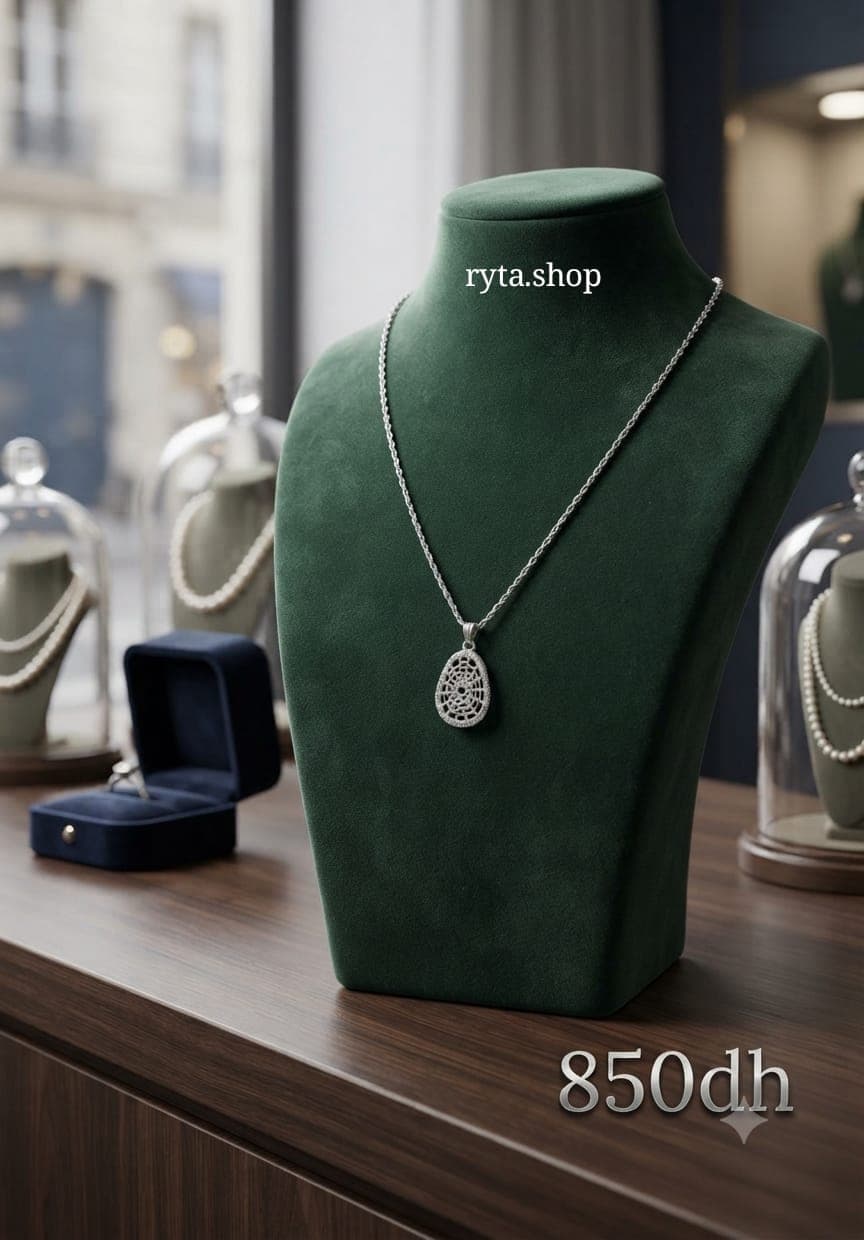 Collier en argent avec pendentif en dentelle